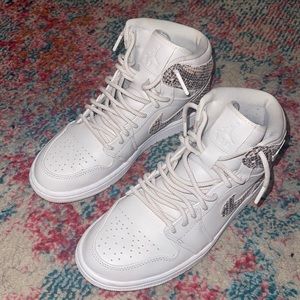 Nike Womens Air Jordan 1 Retro - Snakeskin Phantom